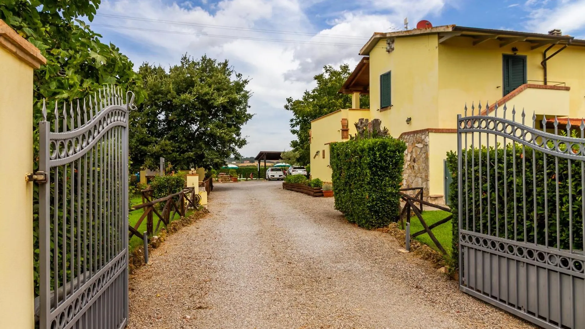 Farm stay Casale Fattoria Benaris Villa Marsiliana