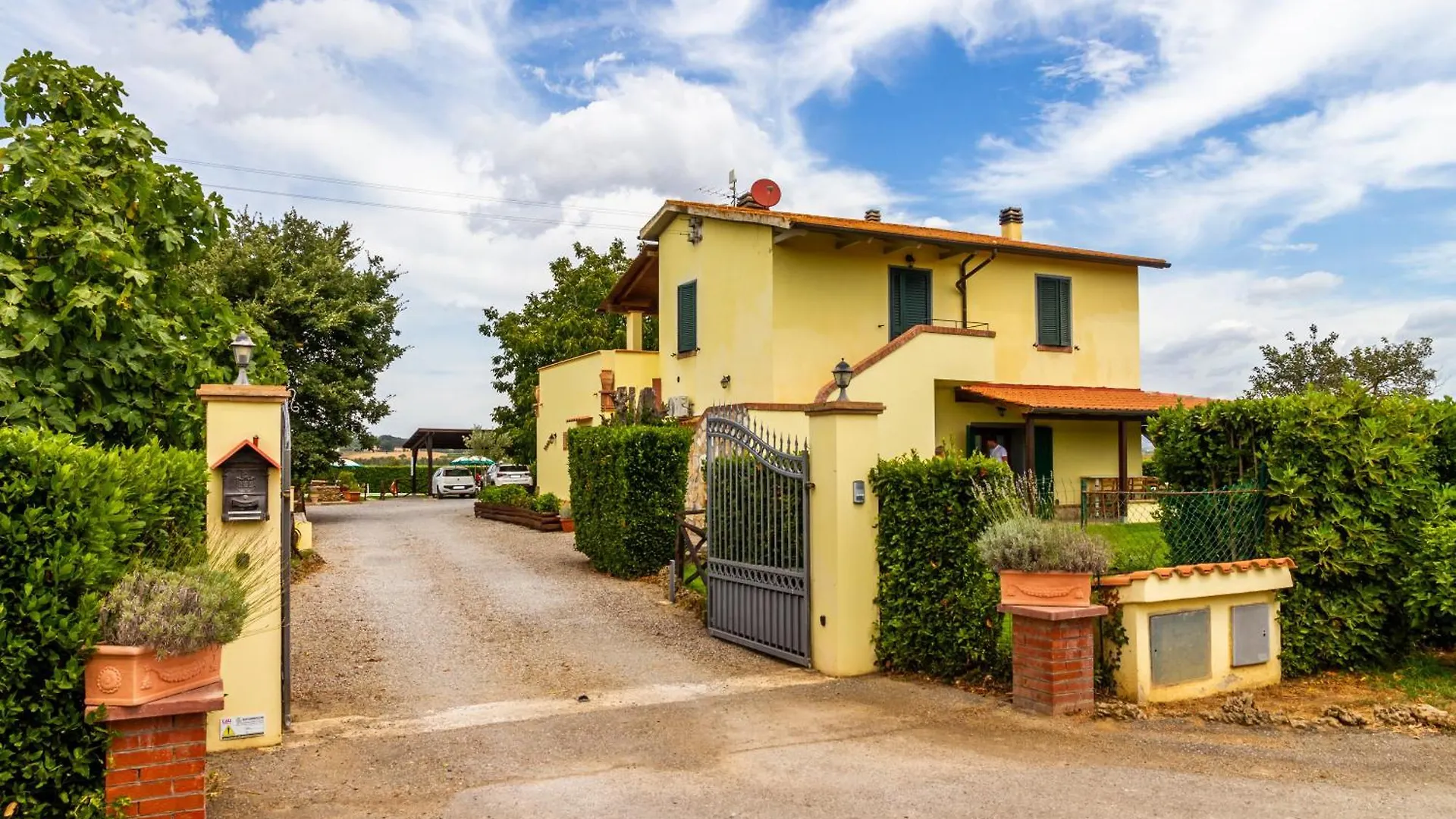 Casale Fattoria Benaris Villa Marsiliana Farm stay